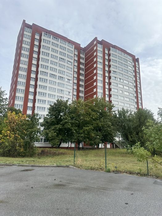 Продам 3 комнатную метро Салтовское pp1