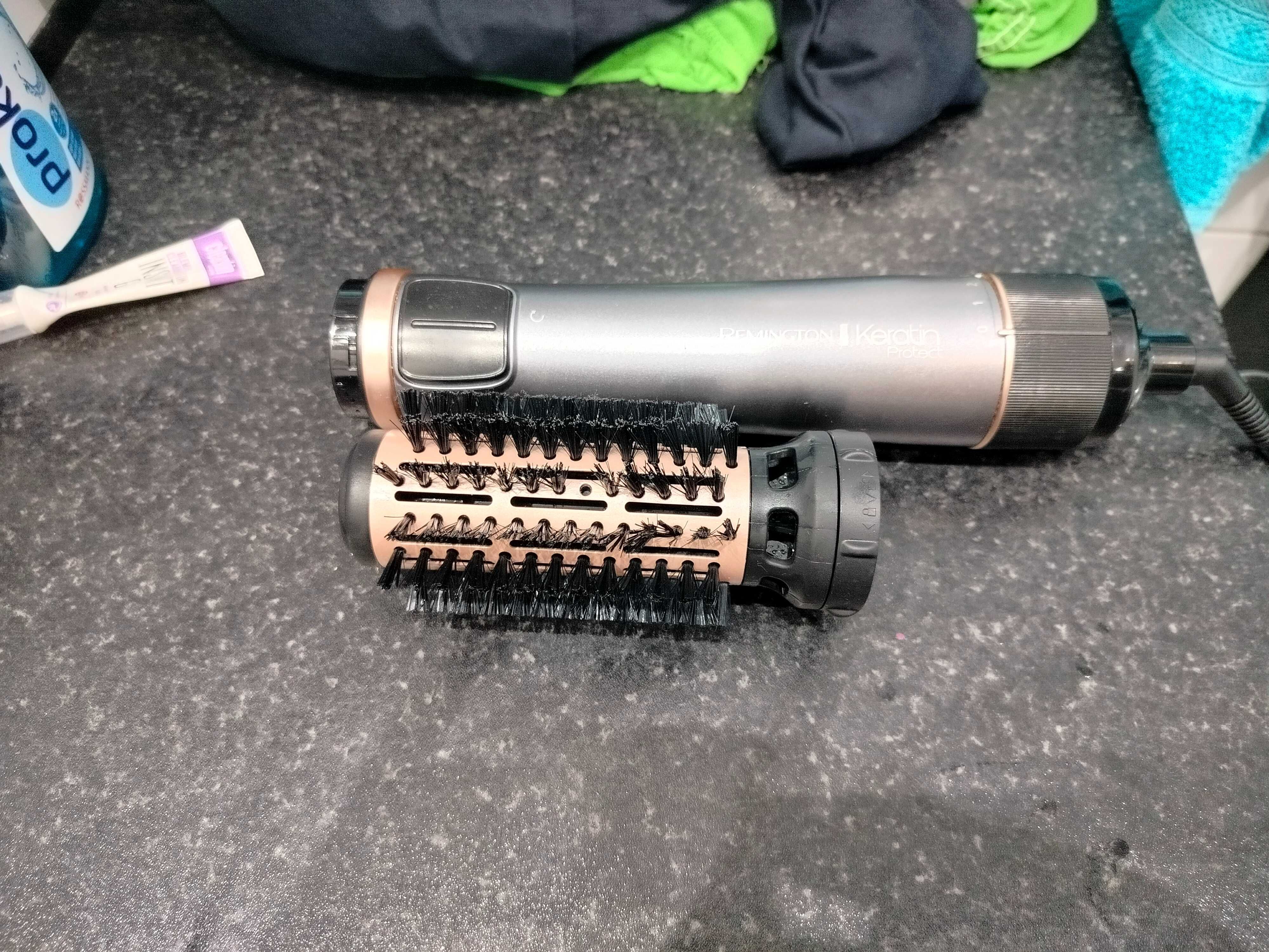 Depilator Philips BRE710/00 i 2 przedmioty co są na zdjeciu