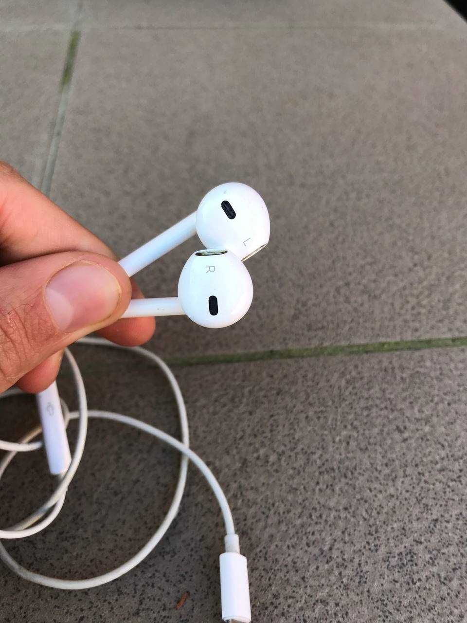 Наушники проводные Apple EarPods Lightning