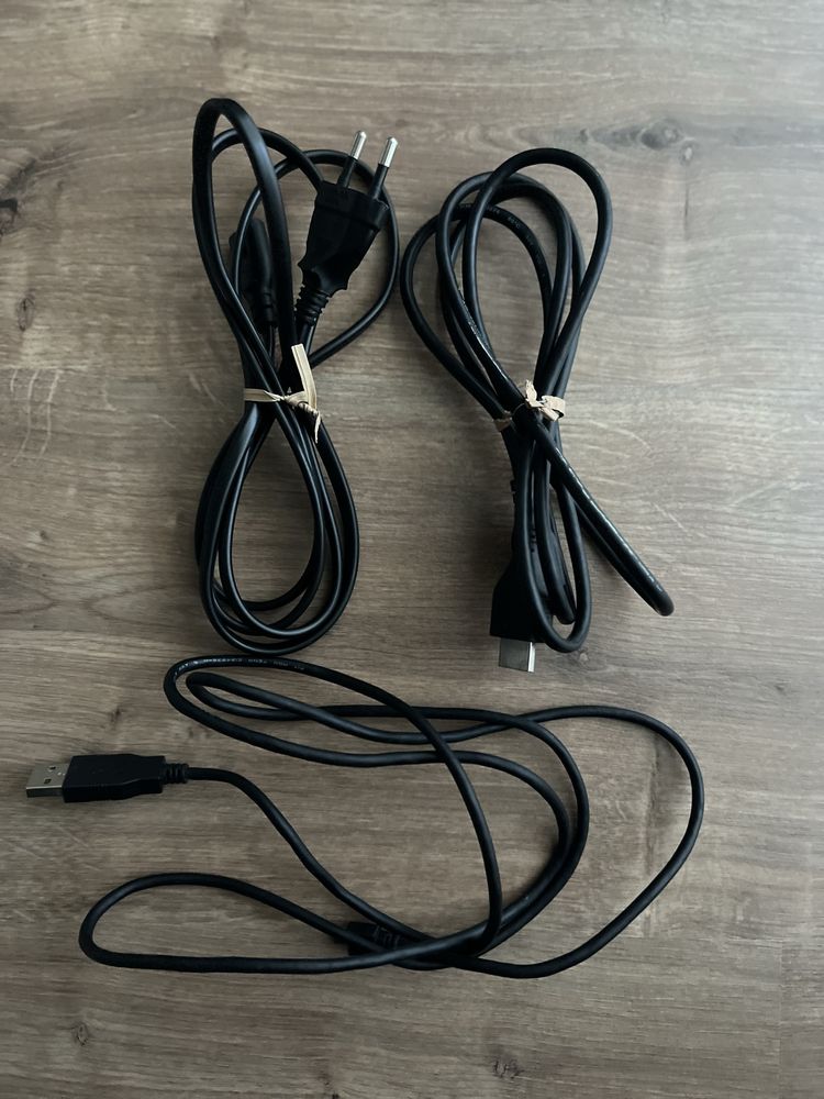 Ps4 Pro 1Tb + 2 comandos + 3 jogos + cabos completos