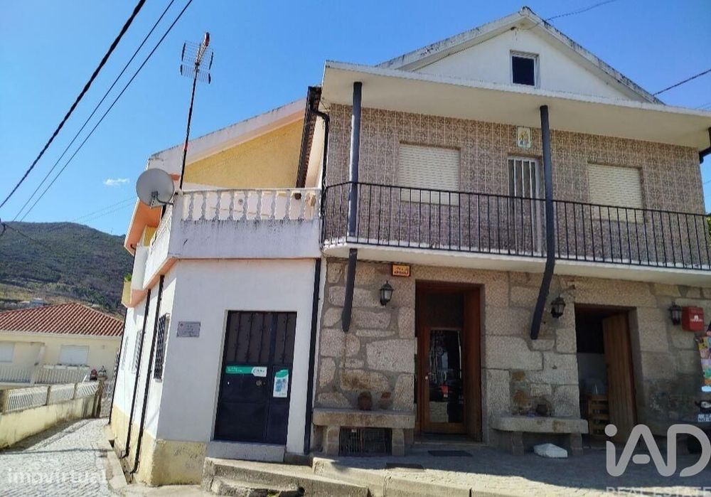 Casa / Villa T6 em Ferreiros de Avões de 105,00 m2
