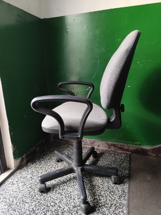 Krzesło biurowe czytaj opis