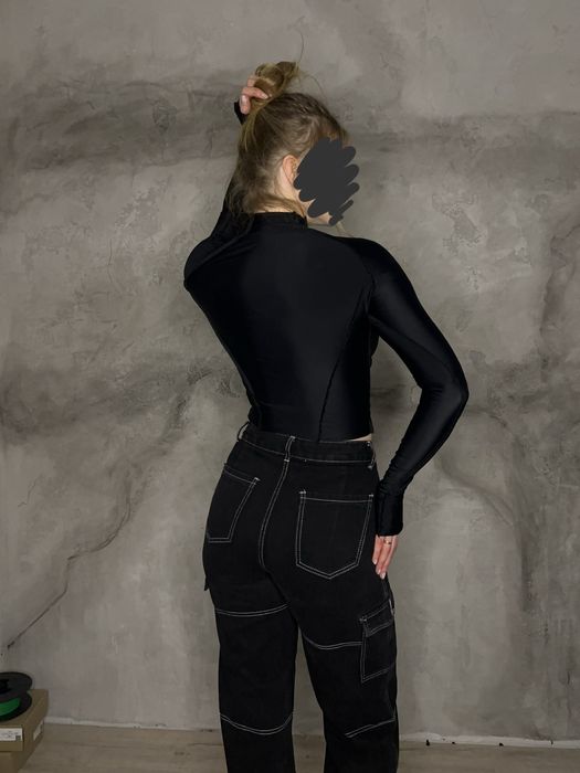 Лонгслів та джинси