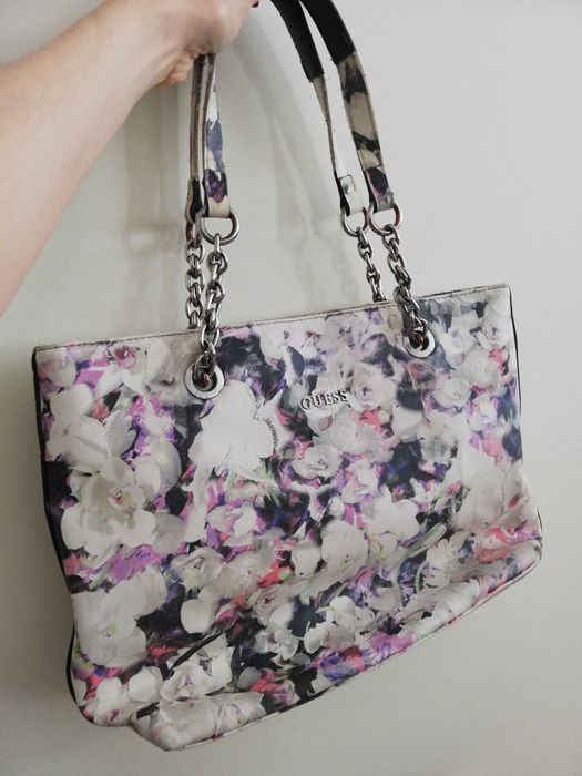 torebka Guess w kwiaty pojemna A4