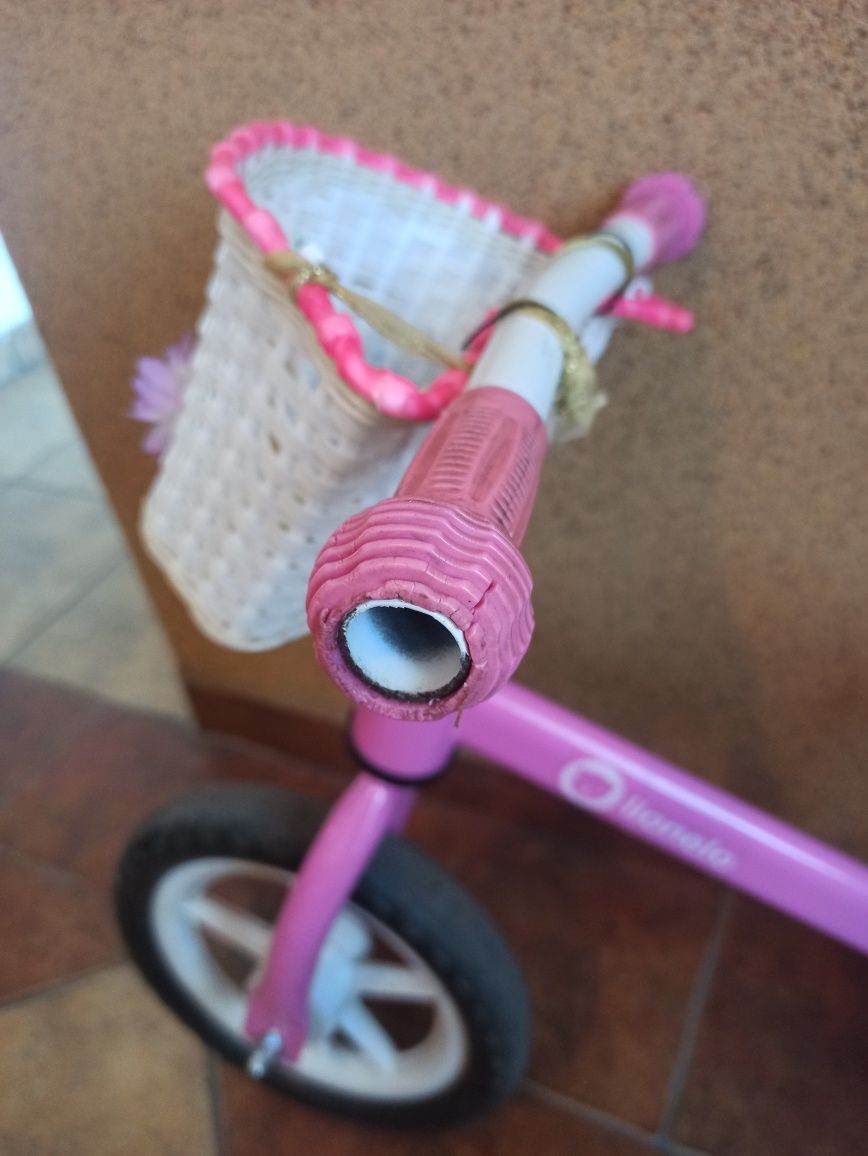 Różowy rowerek biegowy lionelo używany