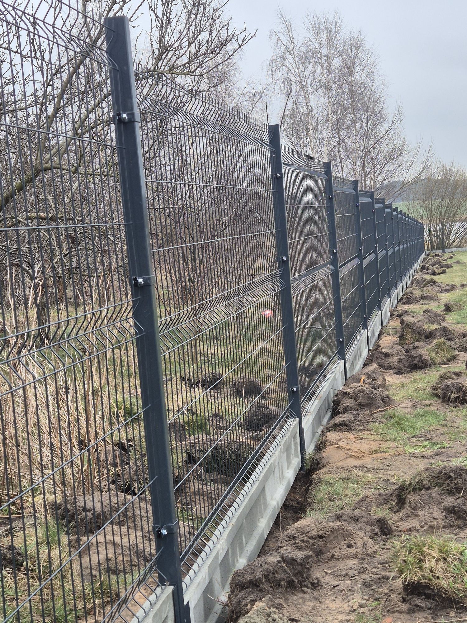 Montaż ogrodzeń panelowych