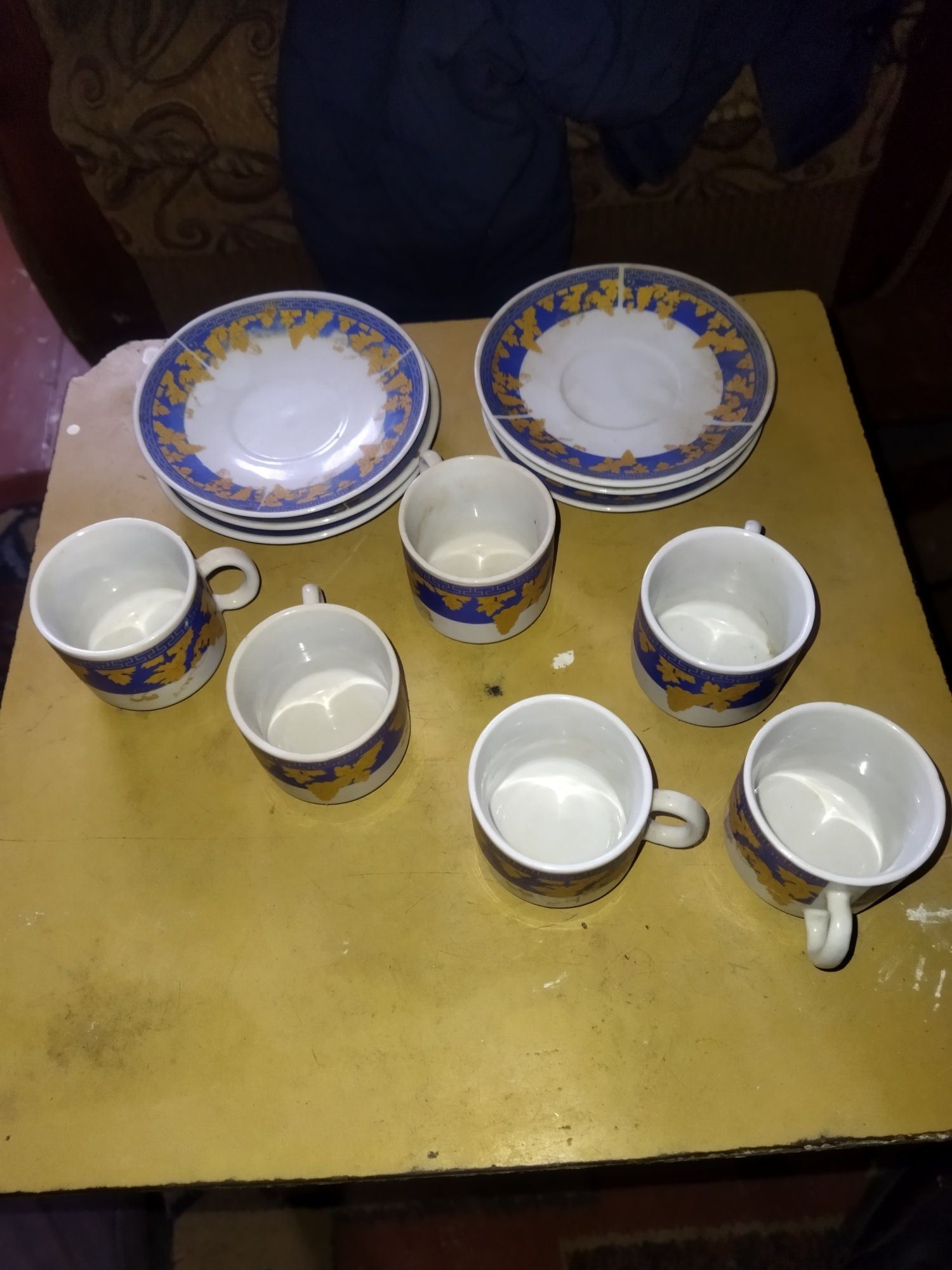 Продається набор чашок і тарілок до кави