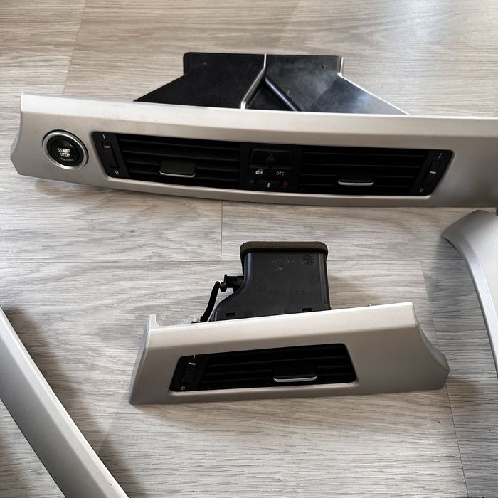 BMW E90 dekory listwy ozdobne srebrne