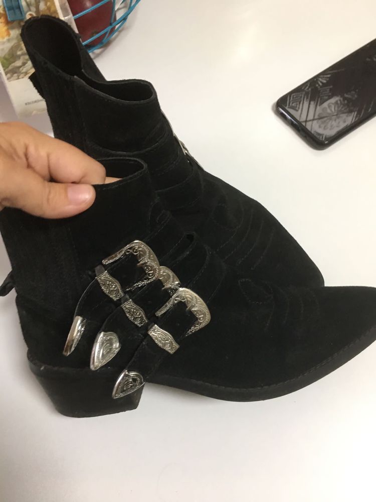 Vendo Botins de camurça Bershka