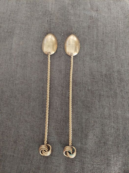 Colheres douradas vintage