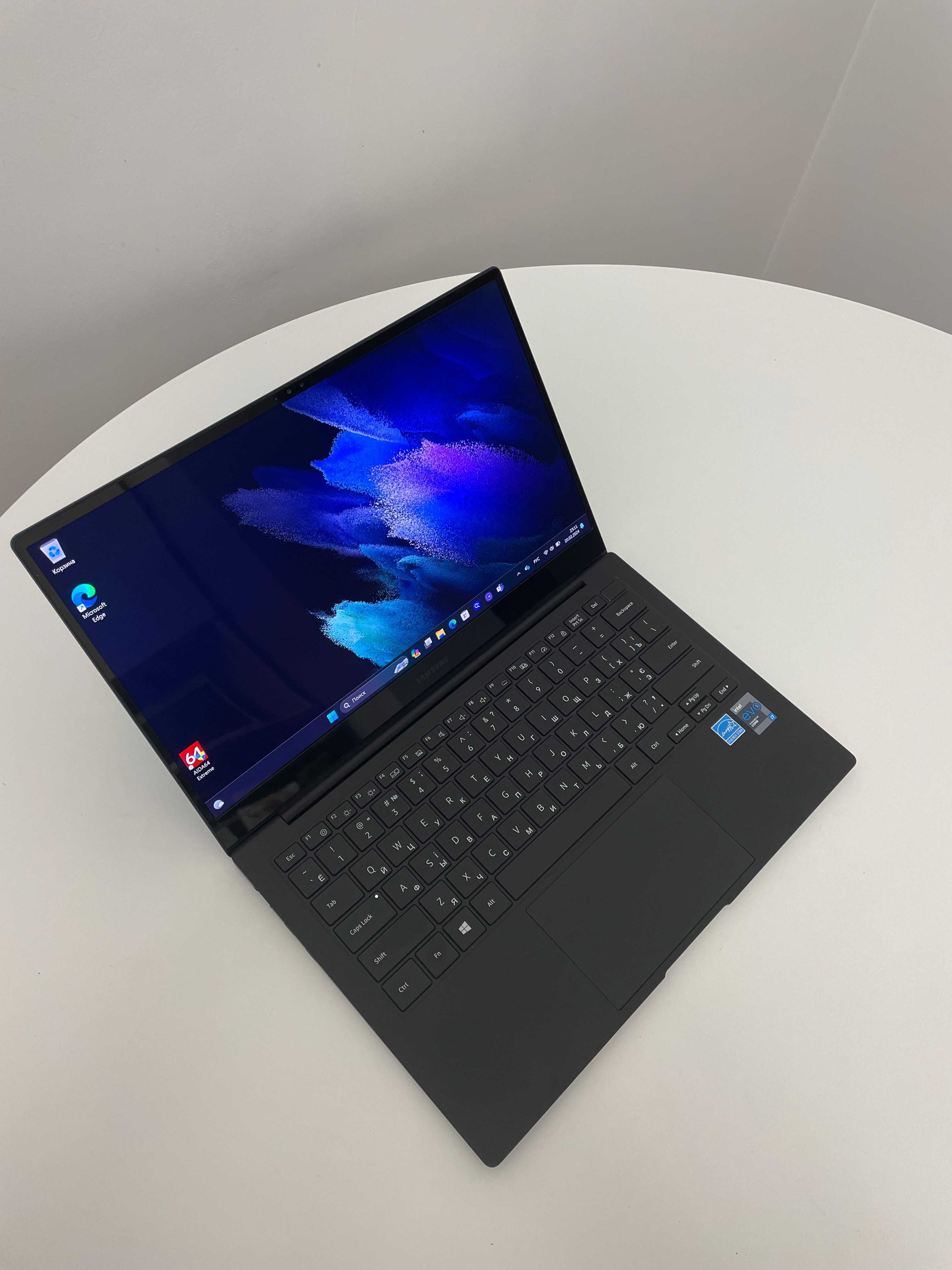 Ноутбук Samsung Galaxy Book pro AMOLED| i7-1165G7| RAM 8GB| SSD 512|