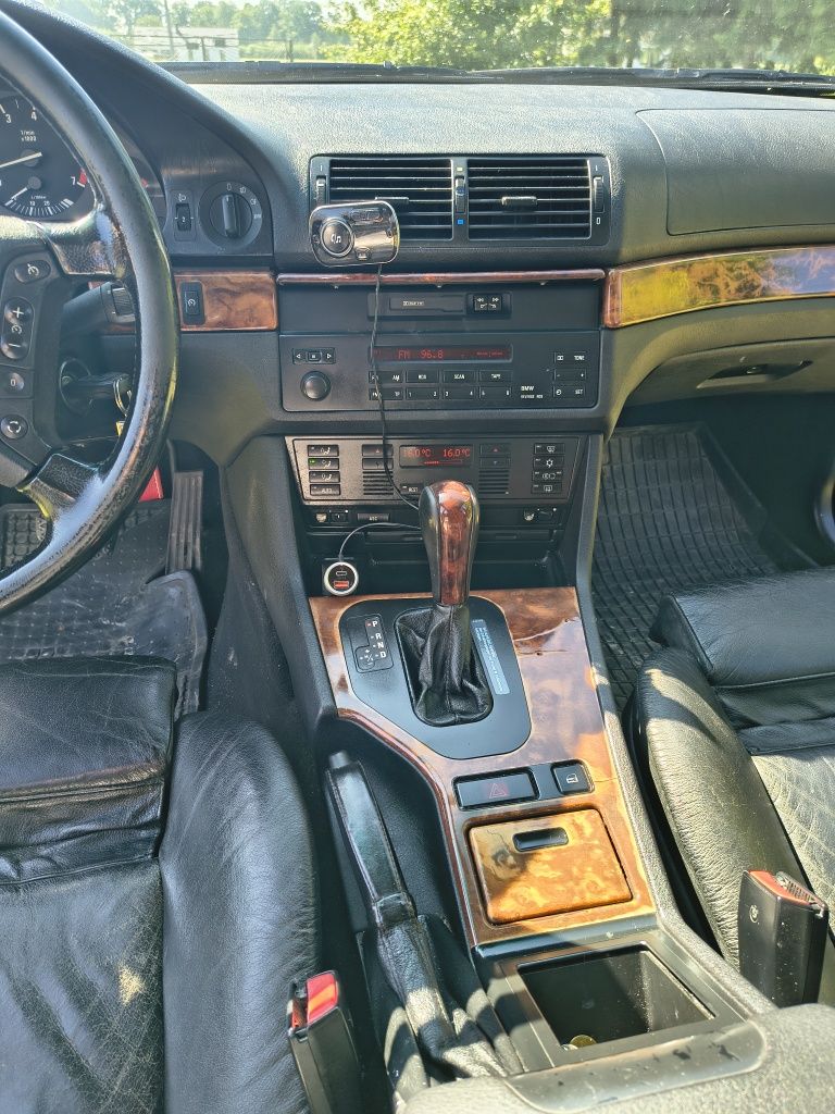 BMW E39 2,5i czyli 523i Touring Warto zobaczyć.