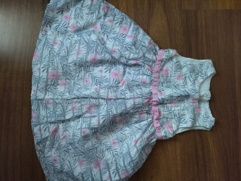 Sukienka dziewczęca, rozm.92 Bardzo ładnie się układa