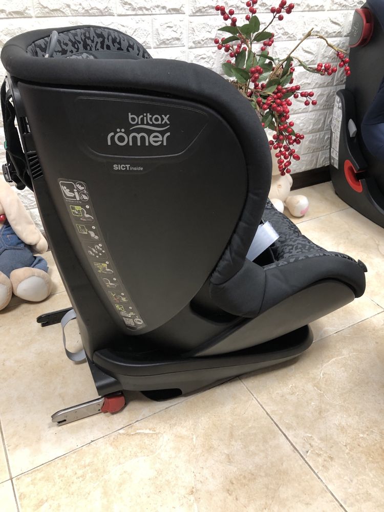 Автокрісло Britax Römer TRIFIX2 i-SIZE Група 1 (9-18 кг) Isofix
