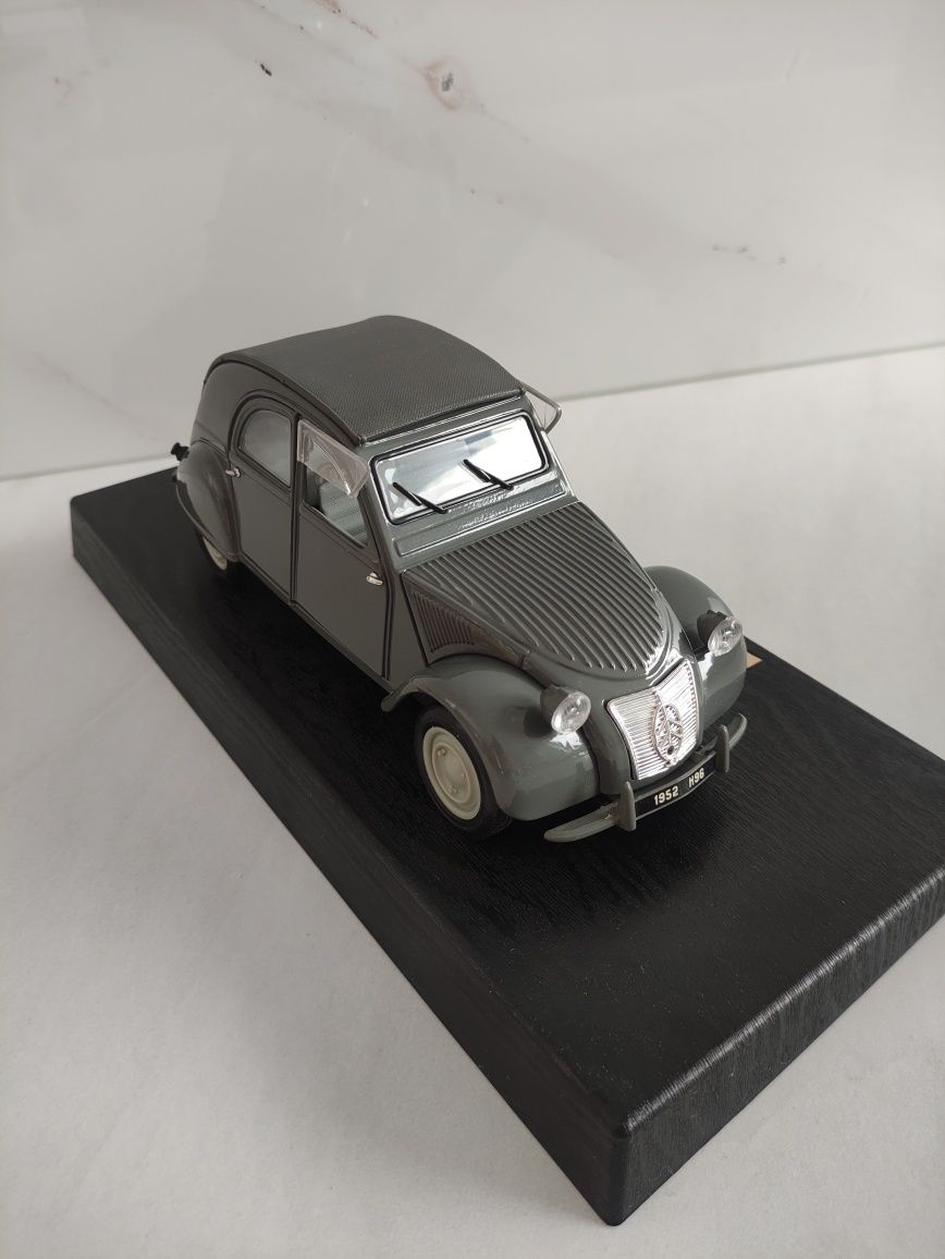 Model Citroen 2CV 1952 1:18 Pudełko Podstawka Tchibo Edition Klasyk