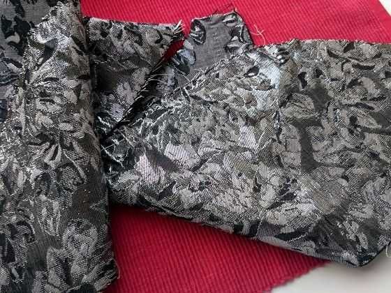 Для нарядов кукол набор ткань  серебряная парча