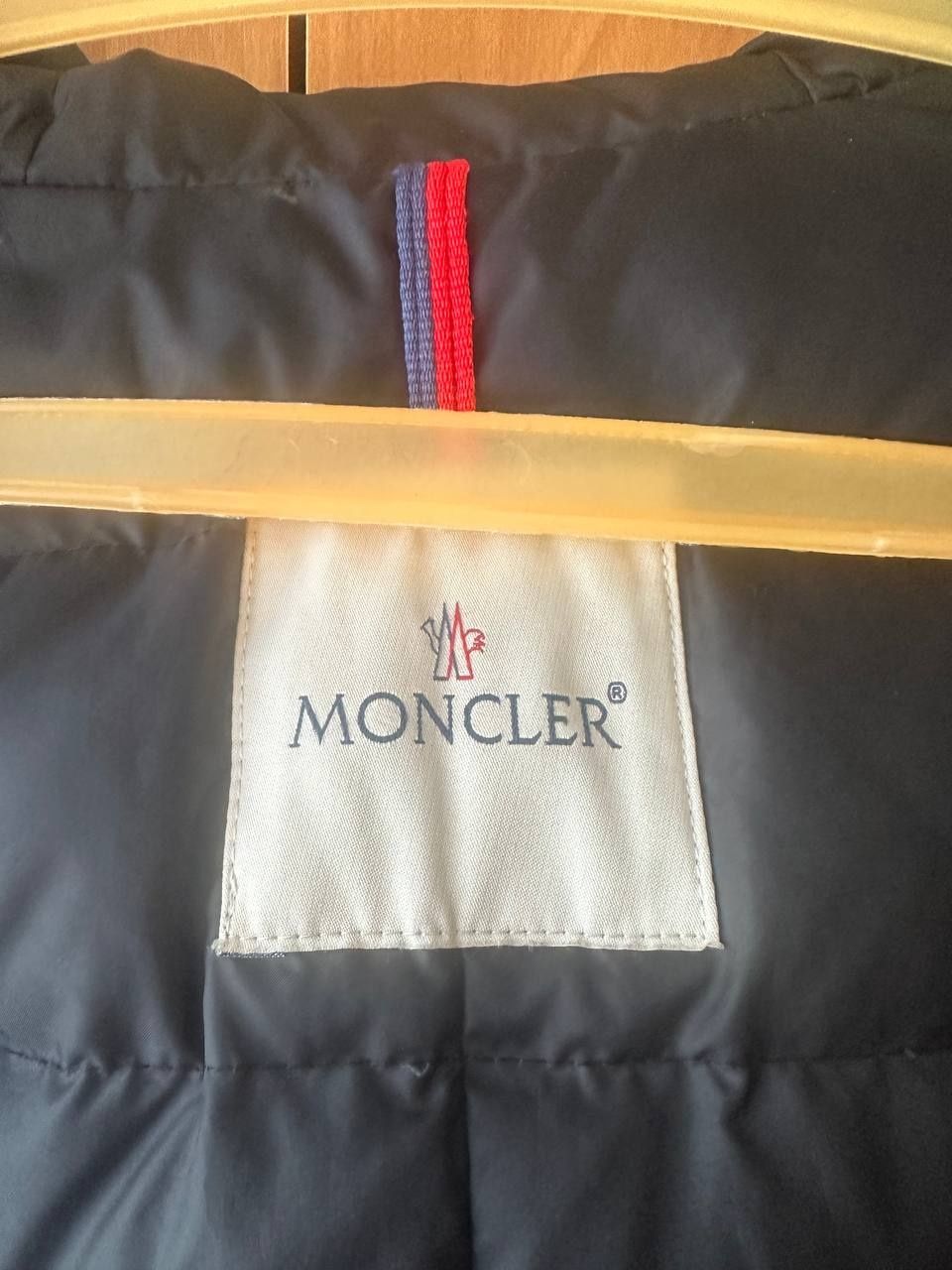 Куртка зимова жіноча , оригінальна фірма Moncler , розмір S