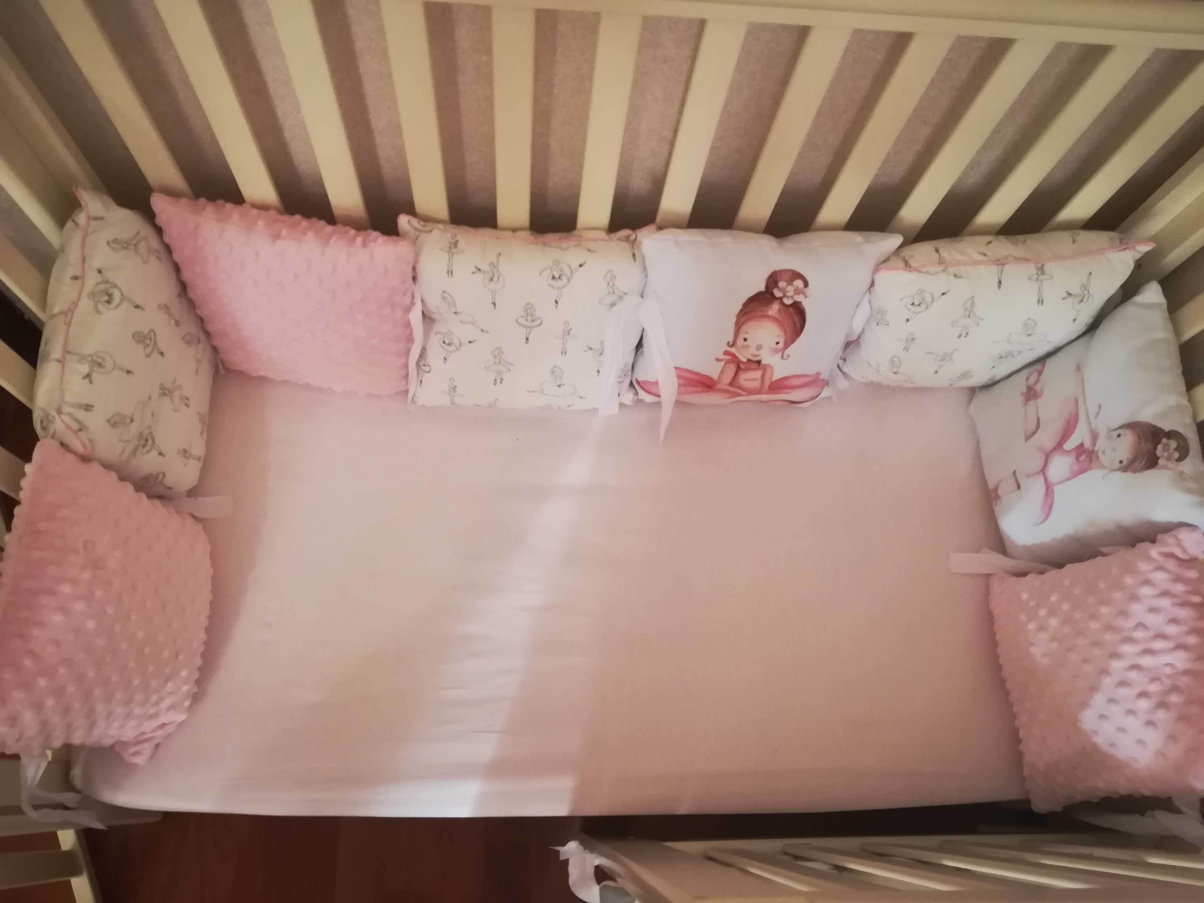 Продам 2 заказных набора подушечек и одеял для детской кроватки 120х60