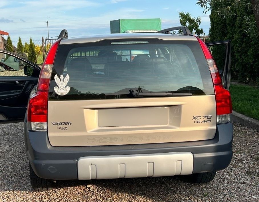 Volvo xc70 2.4 D5 nowe Opony  13 lat w rodzinie manualna 2004r 4x4