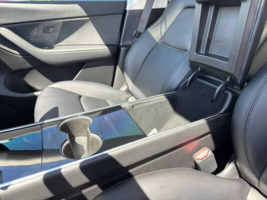 Tesla Model Y Long Range      2021