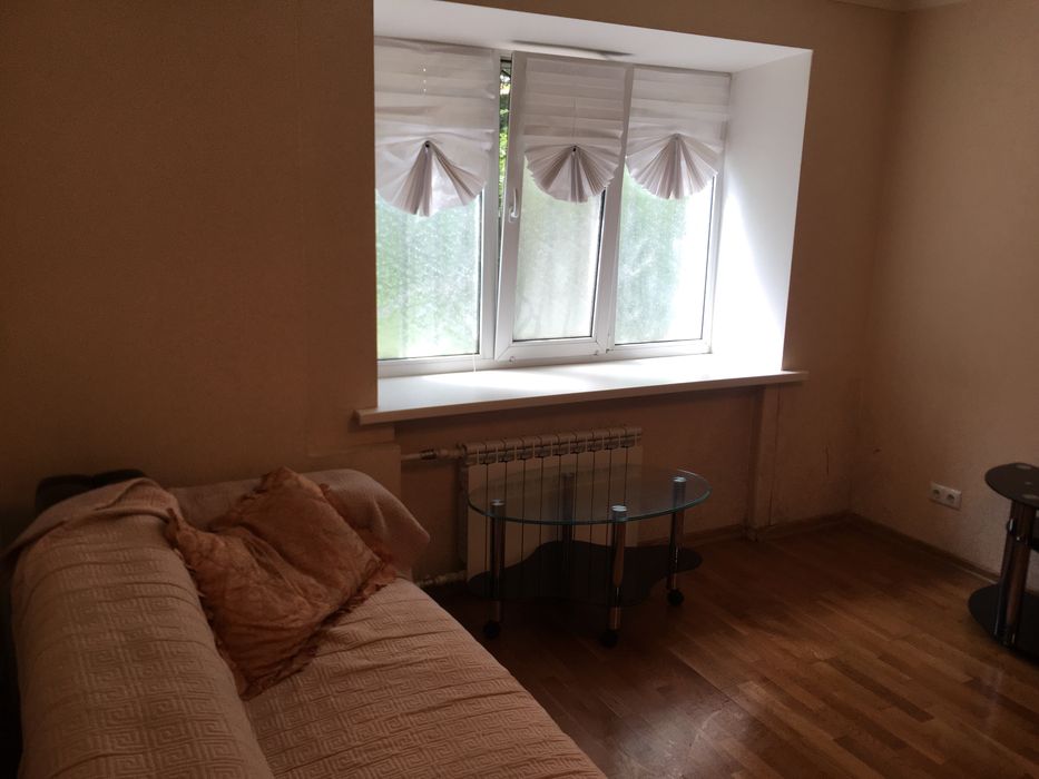 бульвар Лесі Украінки,14 подобово.метро Палацу Спорту