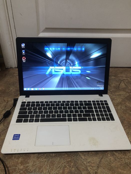 Ноутбук ASUS K550C