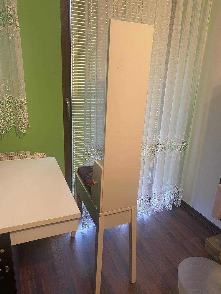 Komoda z lustrem 20 cm na 146 cm