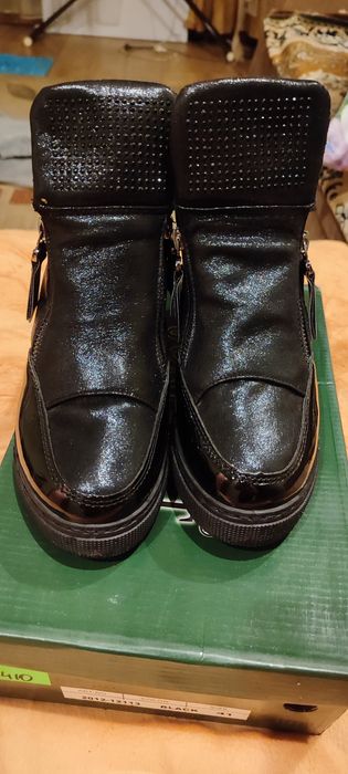 Продам ботильоны.