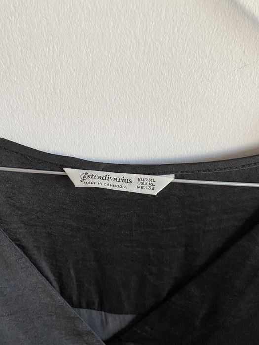Blusa preta Stradivarius com manga 3/4