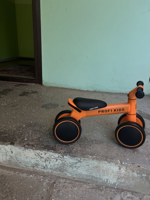 Продам велобіг майже новий