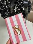 Etui case na paszport różowe pink Victoria’s Secret paski
