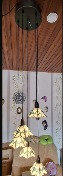 Piękna wiszącą lampa Tiffany 5 kloszy