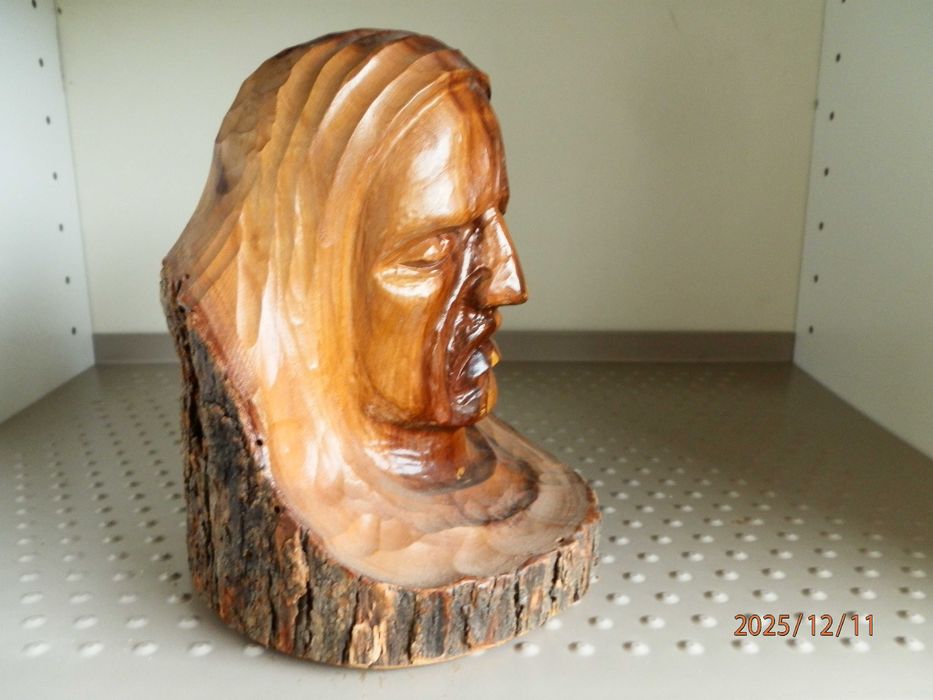 Busto Sculpido    ( Madeira  - Oliveira ?  )