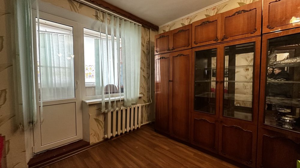 Продається 4кім квартира на Червоному провулку