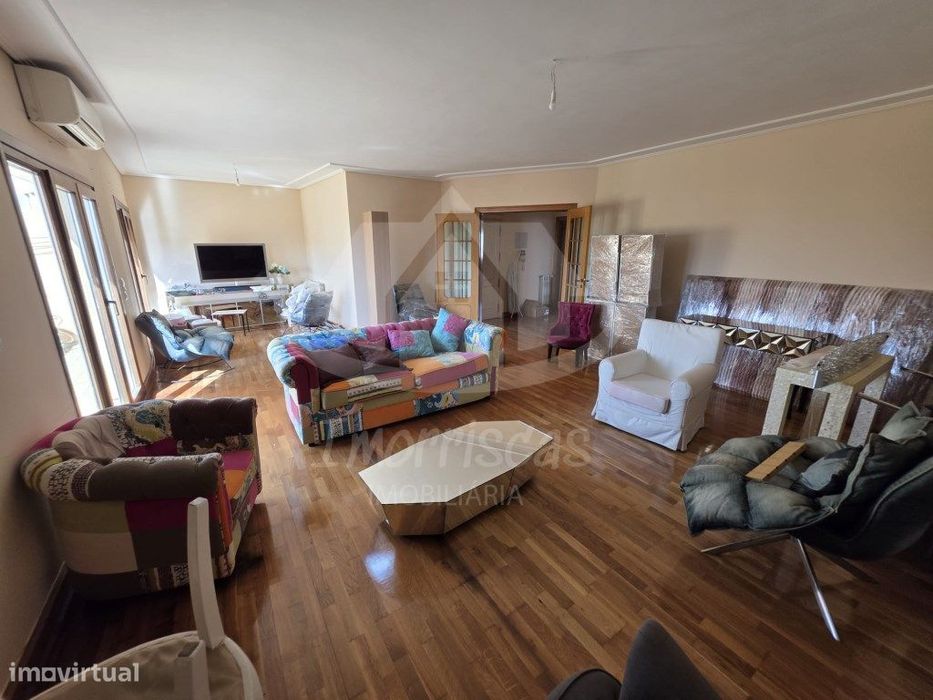 Apartamento T4 para arrendamento na Quinta do Castelo, Pirescoxe