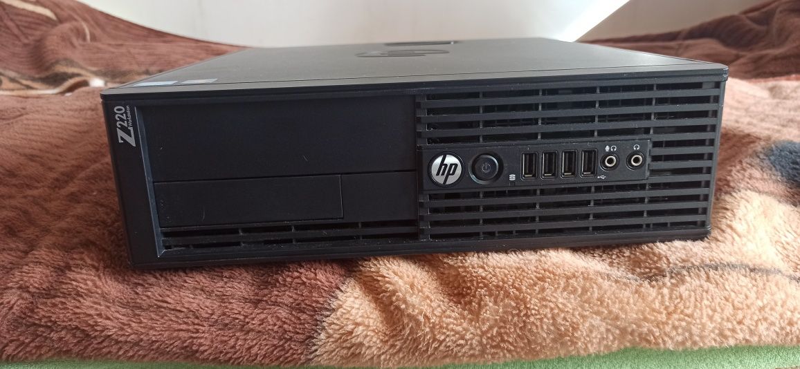 Komputer HP Z220 SFF Workstation