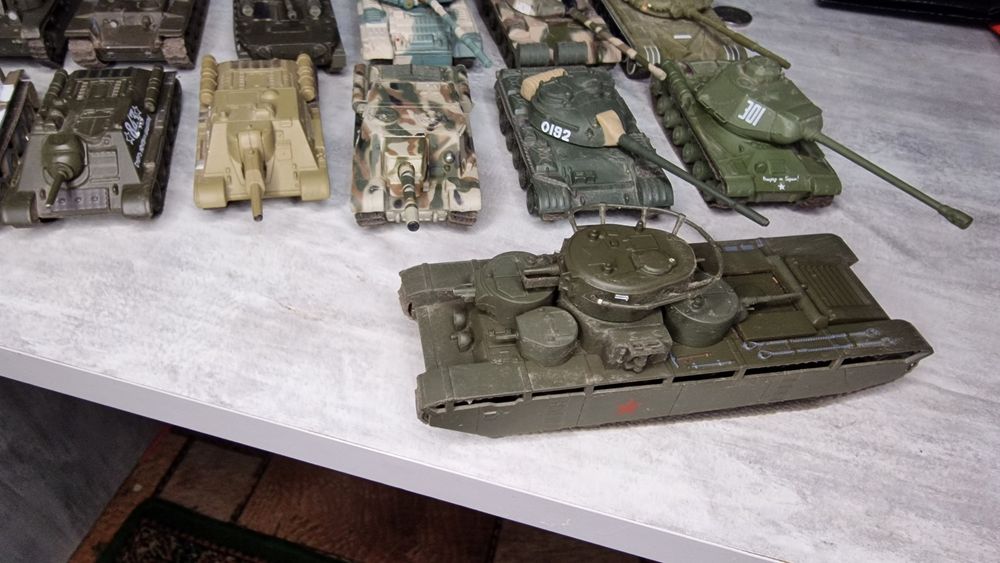 Моделі танків 1:72