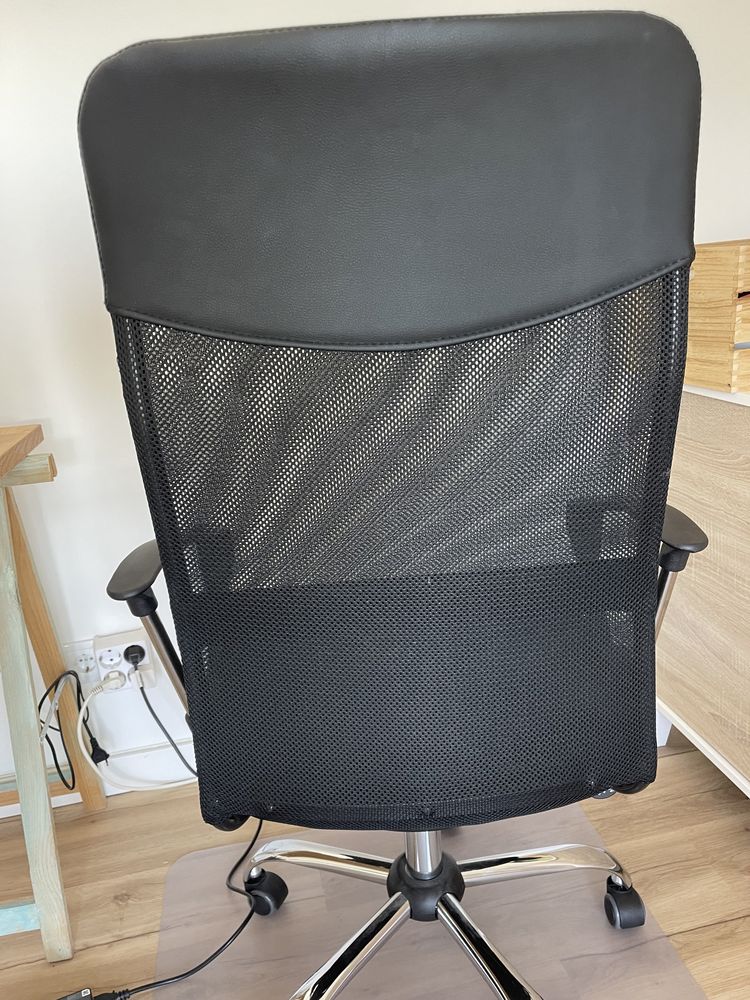 Cadeira de escritório como nova