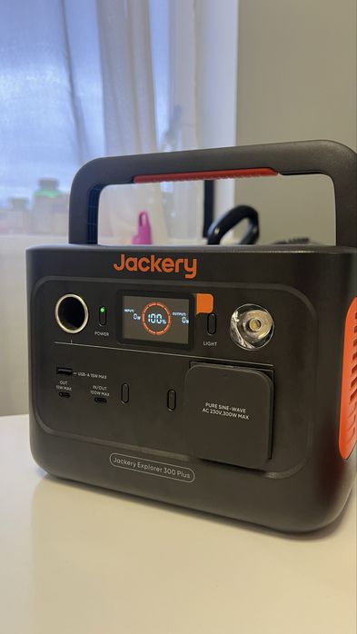 зарядна станція Jackery 300 plus/ 288wh/ 300w