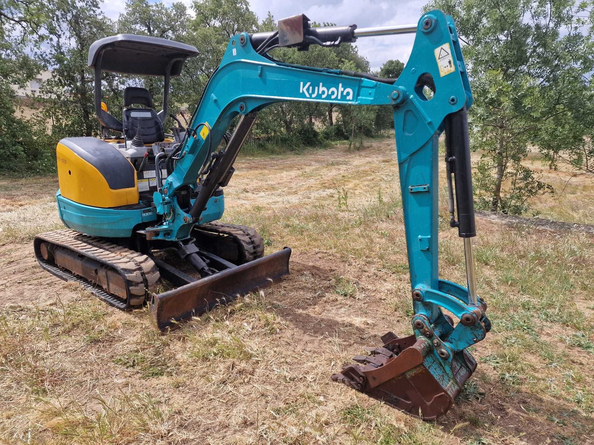 Giratória / Escavadora Kubota U-30-5 - 3 Toneladas