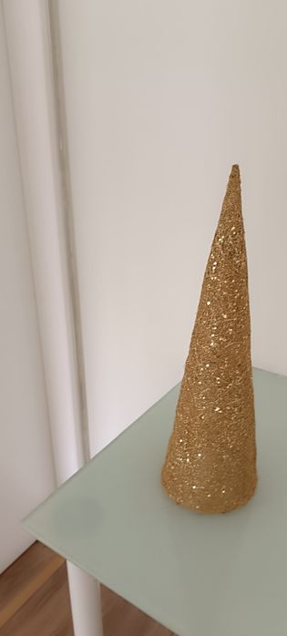 Árvore de Natal dourada usada