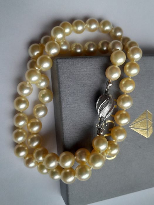 Piękny Naszyjnik Złociste Perły 8.3mm Diamenty Złoto 750