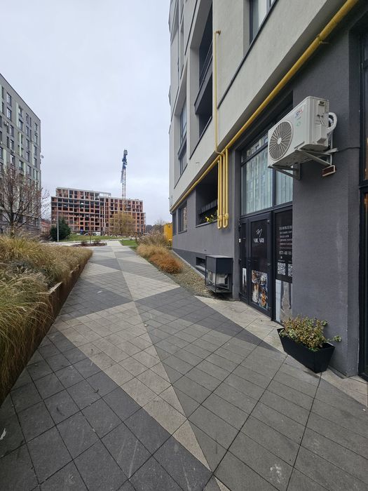 Продаж  приміщення у новобудові, з фасадним входом  по вулиці Пасічна