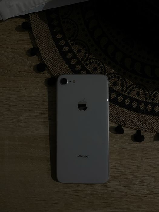 iPhone 8 branco 64gb