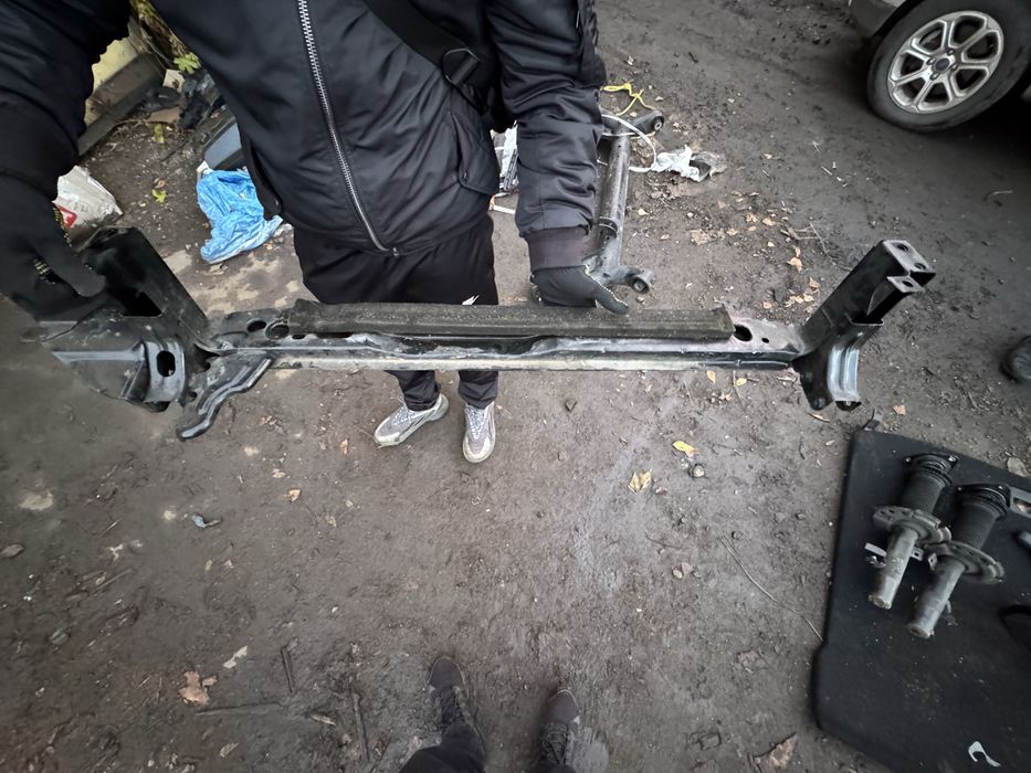 Полка касети радіаторів Ford Kuga Escape mk3