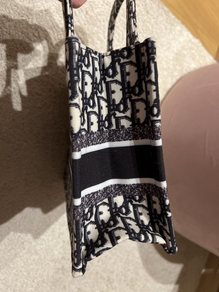 Bolsa preta e branca