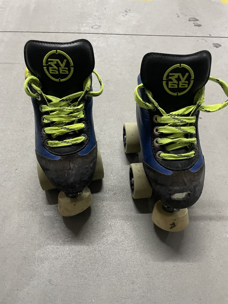 Patins RV66 N33 em bom estado