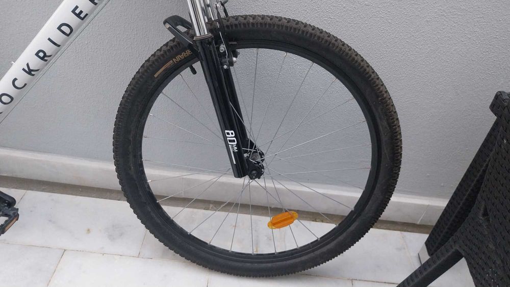 Bicicleta nova, com dias de uso  170,00