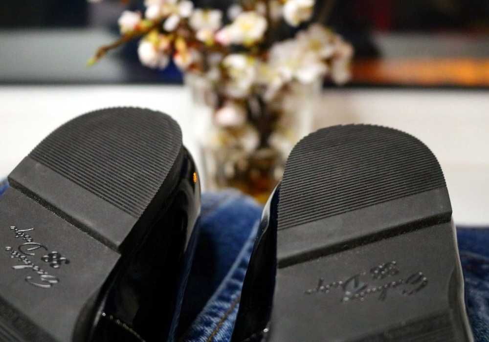 Жіночі шкіряні чорні лакові туфлі човники, низький підбор, розмір 38