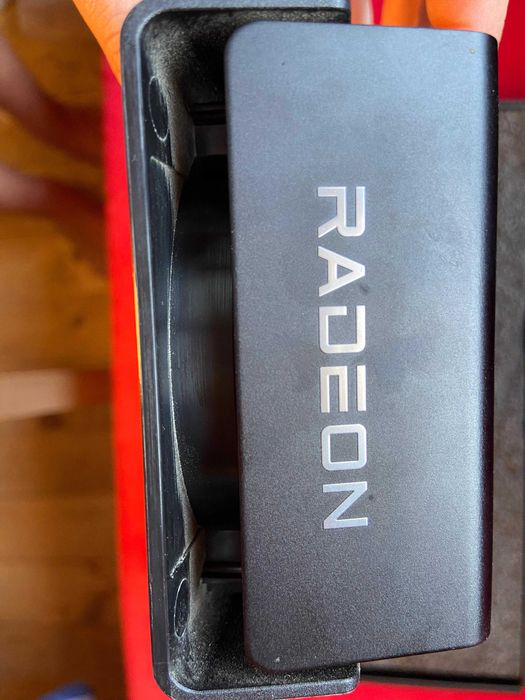 XFX RX6650XT 8GB comprei há 2 anos nunca deu problemas